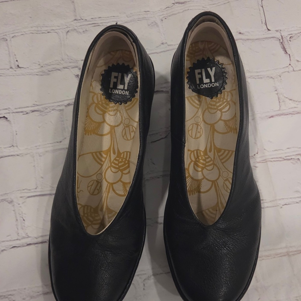 Fly London Black Leather Wedge Pumps V-Cut Vamp Portugal 40